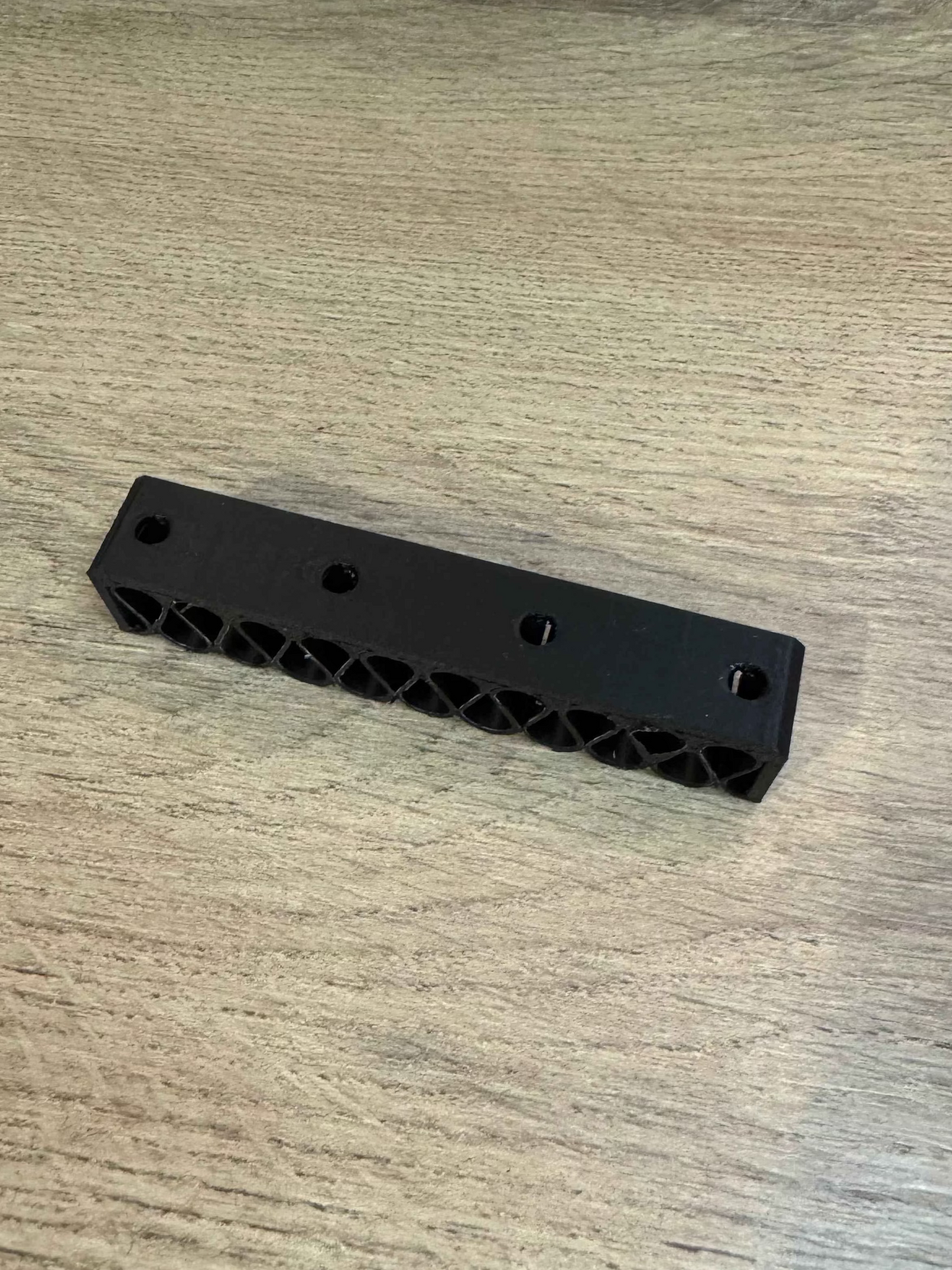 Suport de cabluri pentru perete și birou - Crafio.