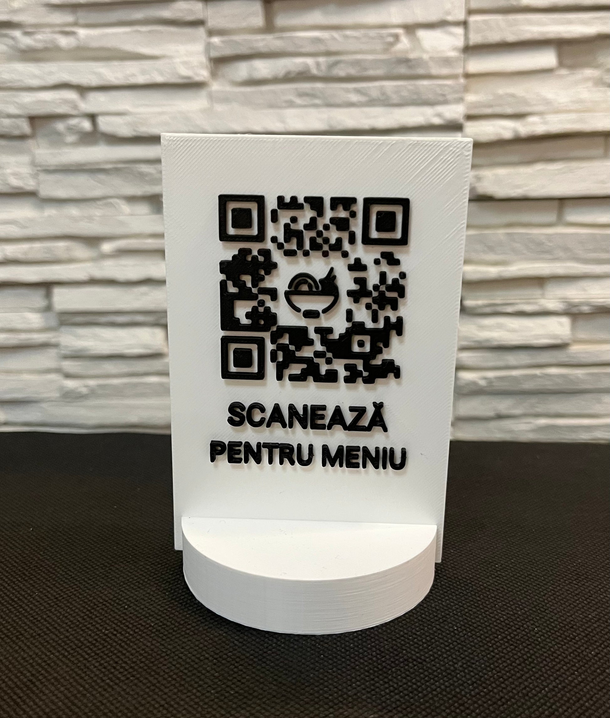 Stand rotund cu placă personalizată - Crafio.