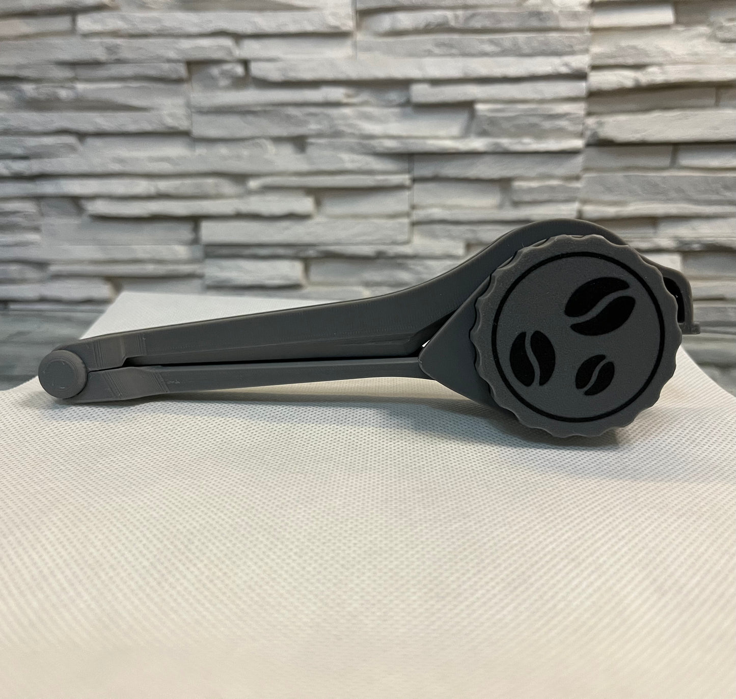 Clemă pentru sigilare pungi cu diverse modele de capace - Crafio.