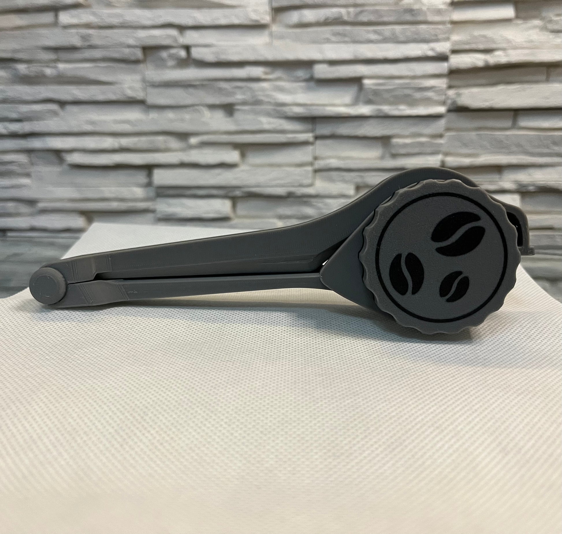 Clemă pentru sigilare pungi cu diverse modele de capace - Crafio.