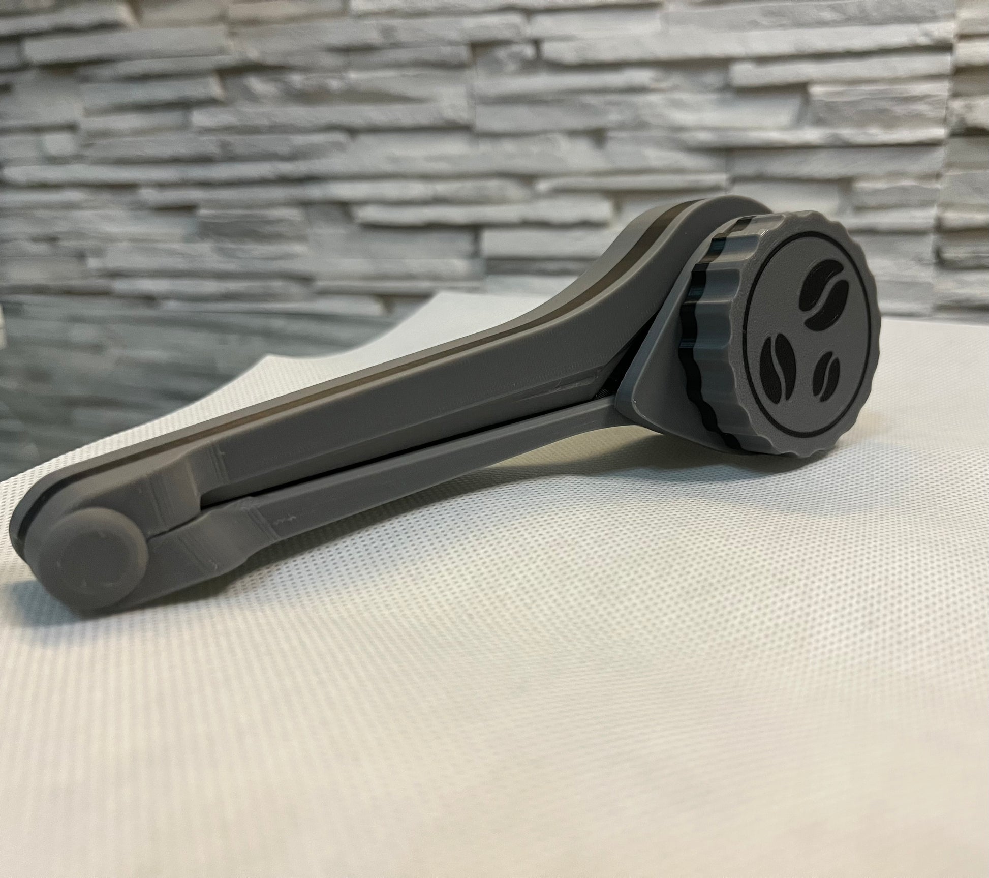 Clemă pentru sigilare pungi cu diverse modele de capace - Crafio.