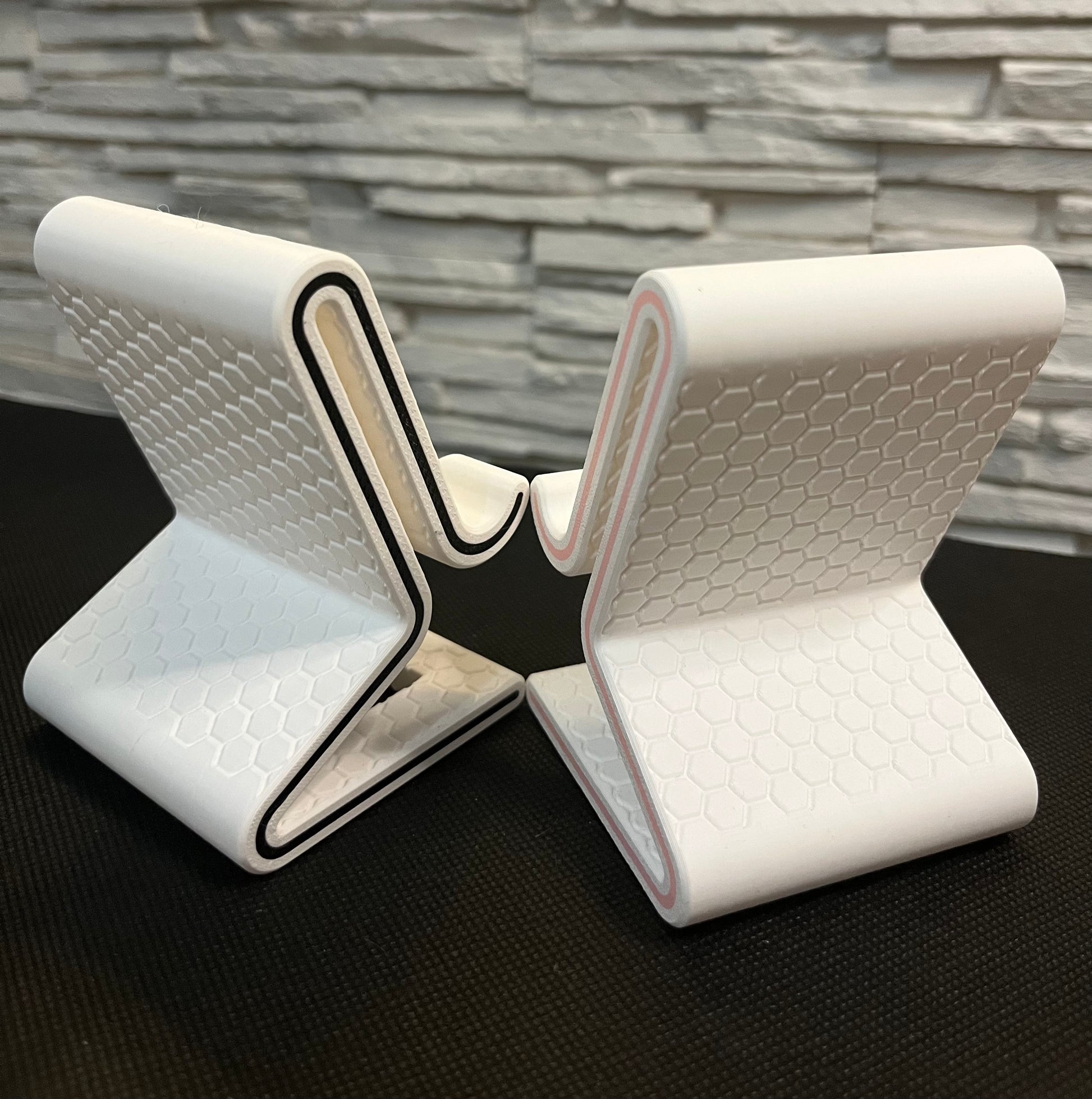 Crafio. Modulus - Suport de telefon cu model Honeycomb - Crafio.