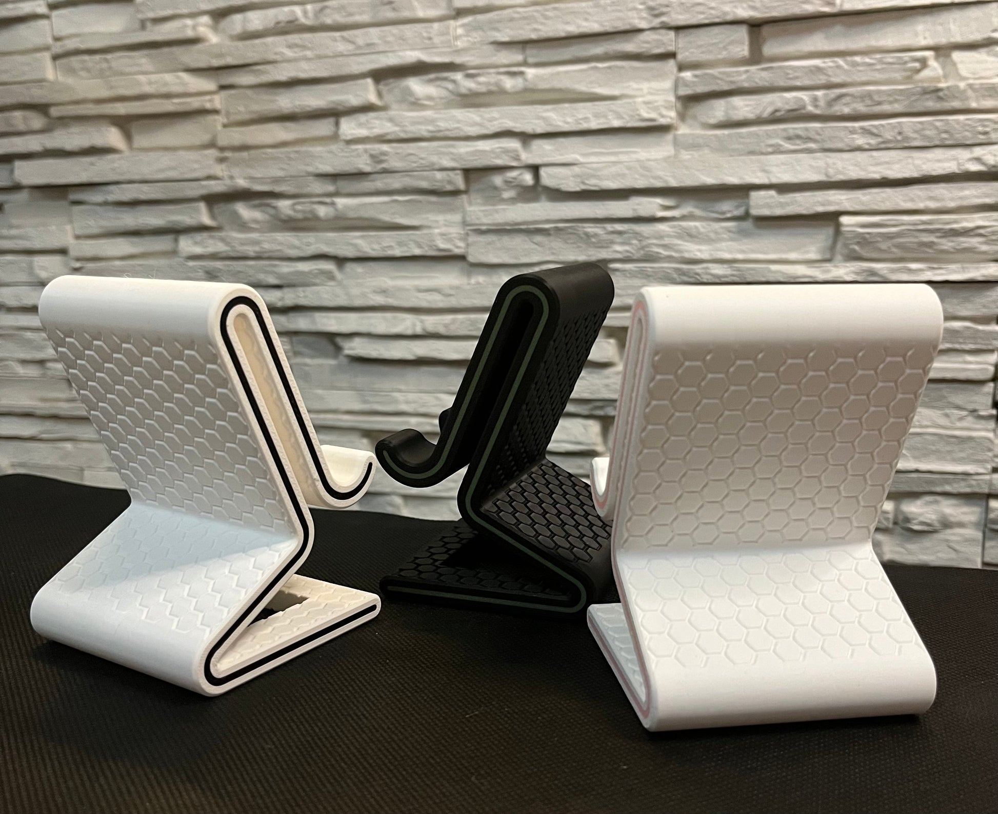 Crafio. Modulus - Suport de telefon cu model Honeycomb - Crafio.