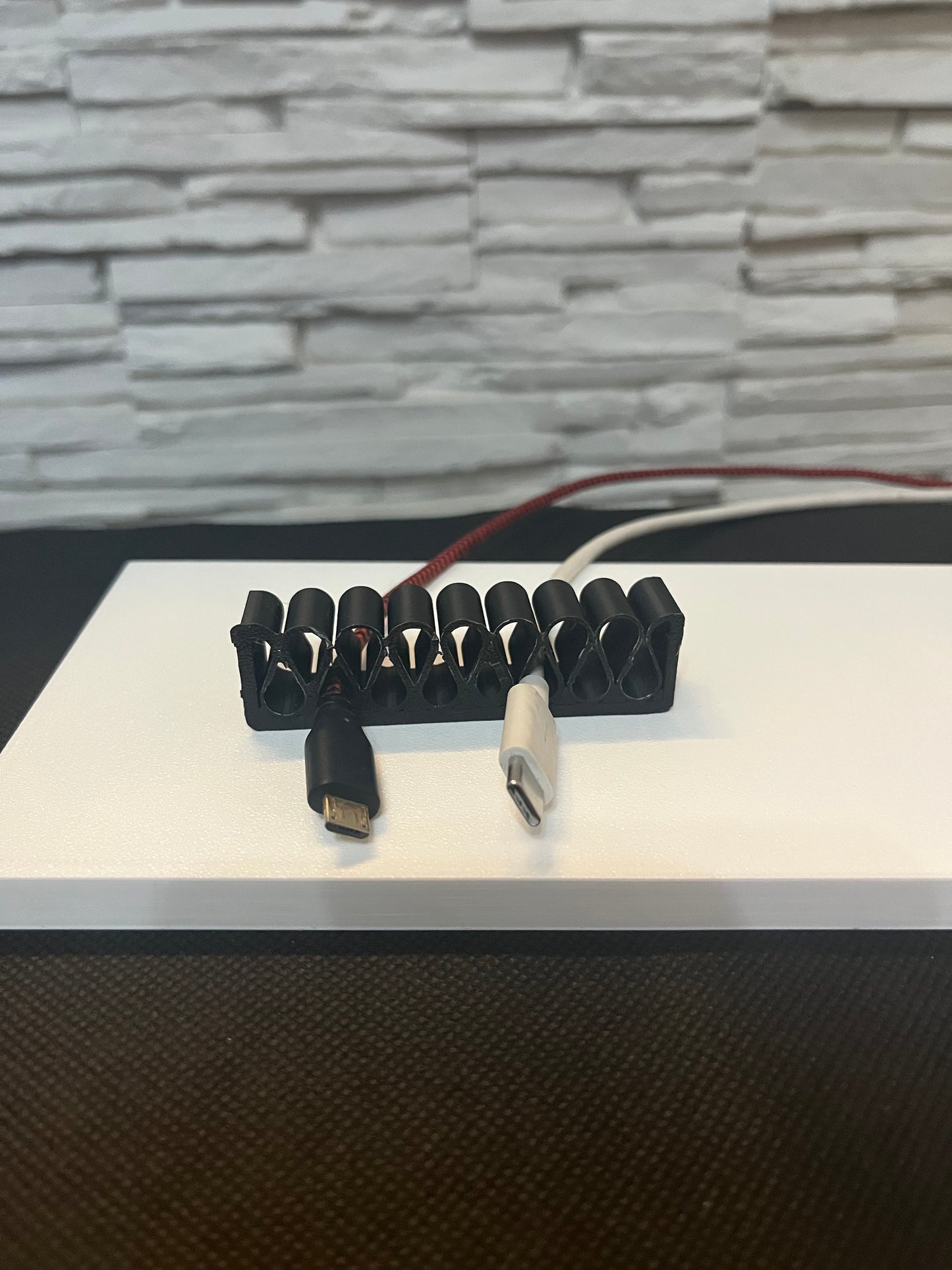 Suport de cabluri pentru perete și birou - Crafio.