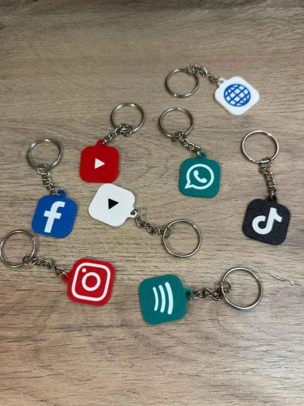 Breloc NFC pentru Social Media - Crafio.